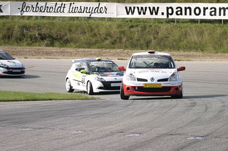 Michael Christensen halede ind på Claus Christensen (bagved) med to sejre på Ring Djursland.